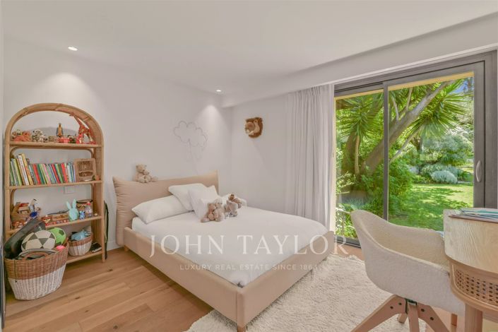 Image No.9-5 Bed House for sale