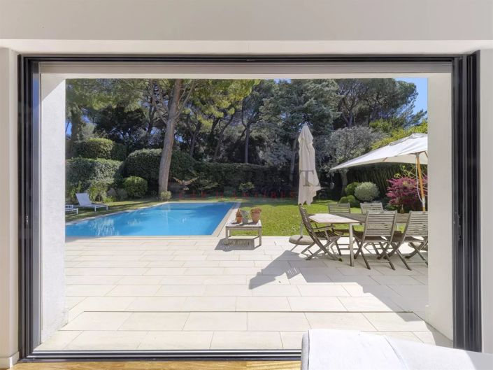 Image No.7-5 Bed House for sale