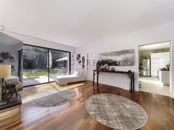 Image No.9-5 Bed House for sale
