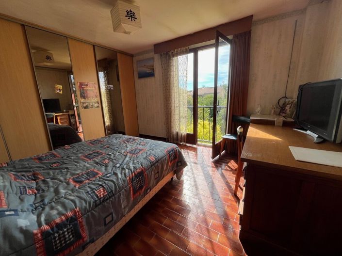 Image No.6-5 Bed House for sale