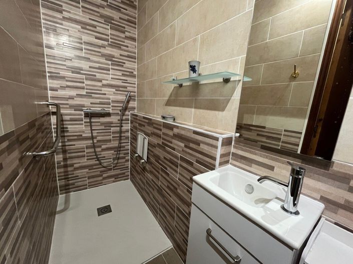 Image No.8-5 Bed House for sale