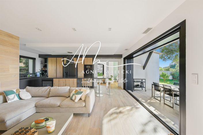 Image No.7-4 Bed House for sale