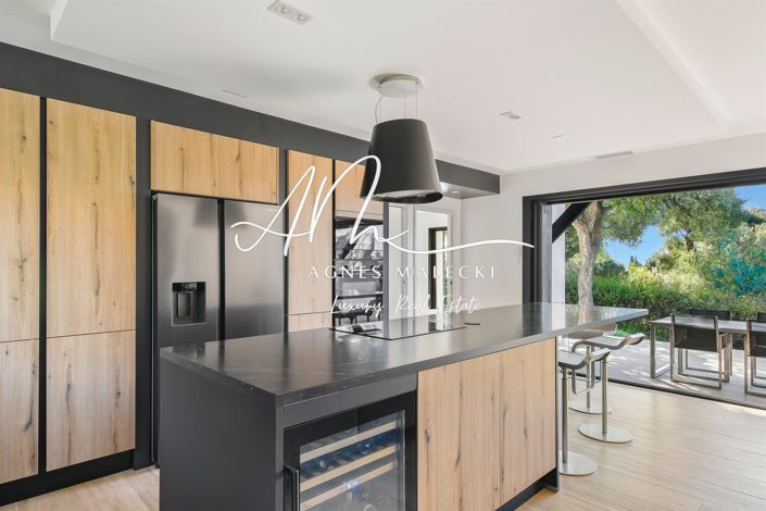 Image No.8-4 Bed House for sale