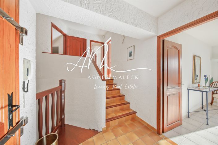 Image No.11-5 Bed House for sale