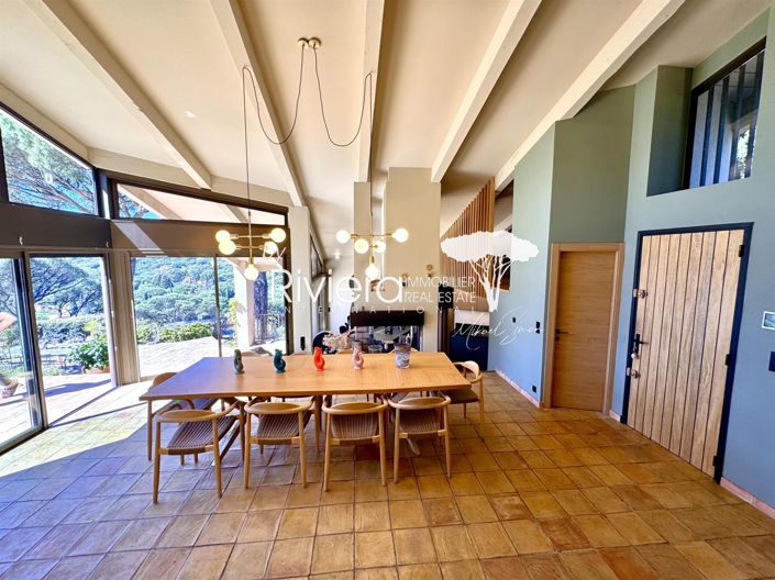 Image No.16-6 Bed House for sale