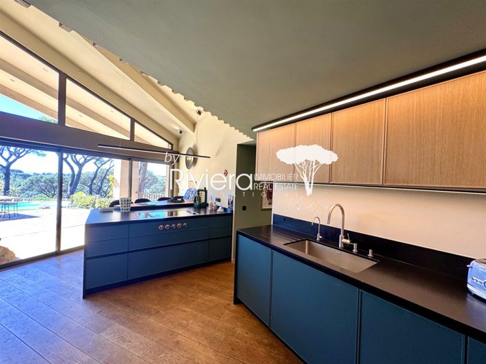 Image No.17-6 Bed House for sale