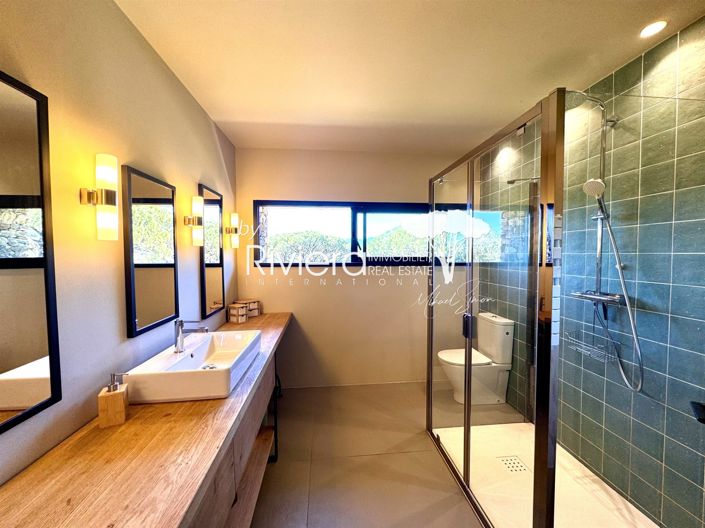 Image No.26-6 Bed House for sale