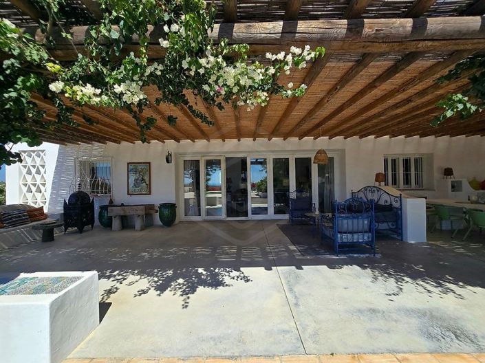 Image No.8-15 Bed House for sale