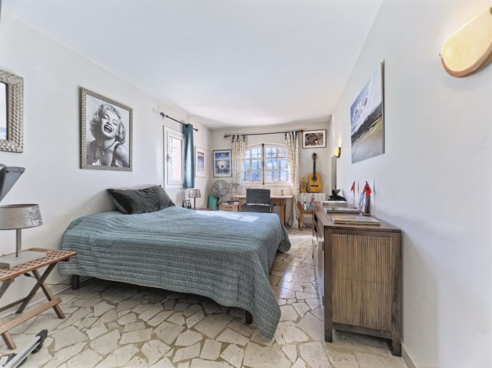 Image No.14-4 Bed House for sale