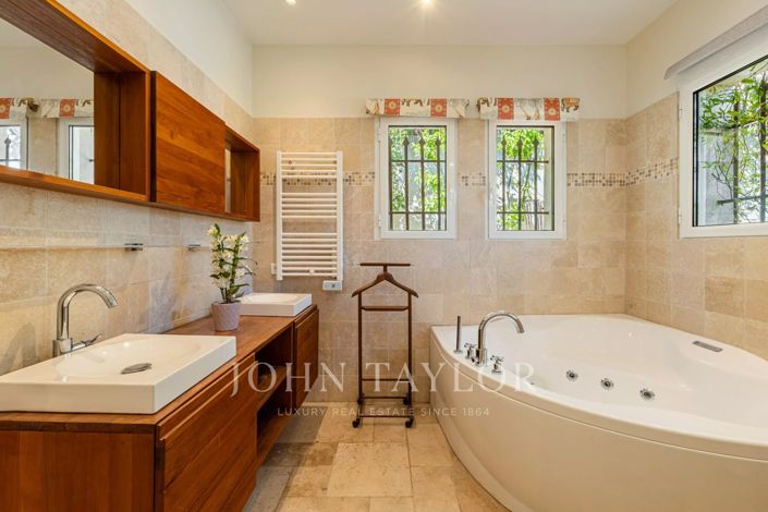 Image No.19-7 Bed House for sale