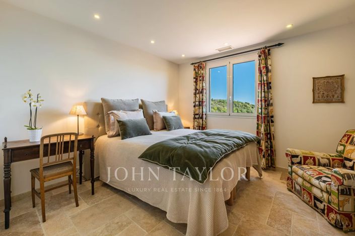 Image No.20-7 Bed House for sale