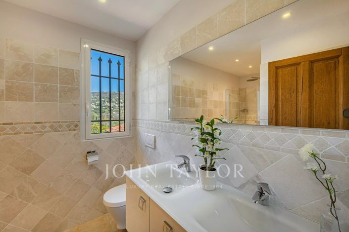 Image No.21-7 Bed House for sale