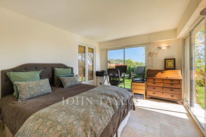 Image No.26-7 Bed House for sale