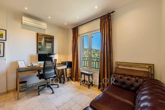 Image No.27-7 Bed House for sale