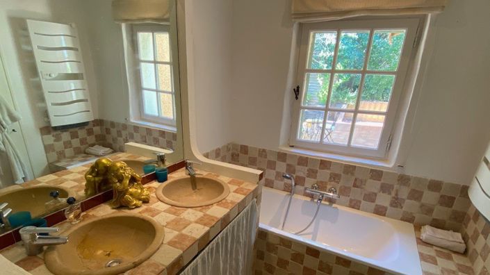 Image No.7-5 Bed House for sale