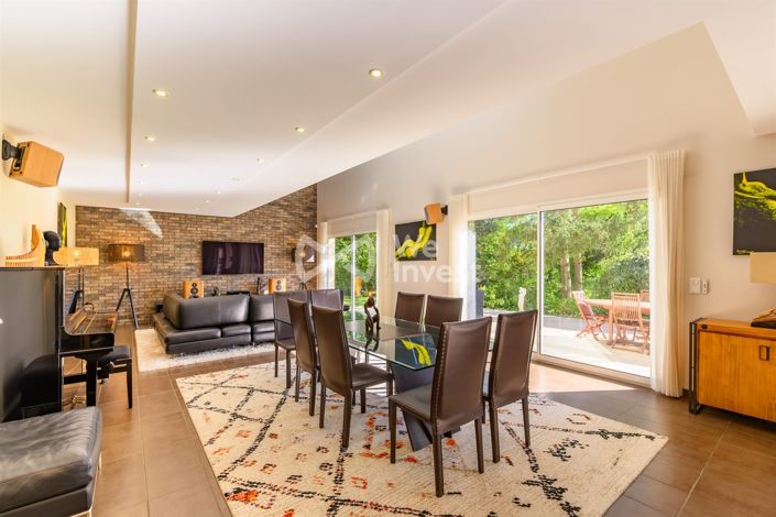 Image No.10-4 Bed Property for sale