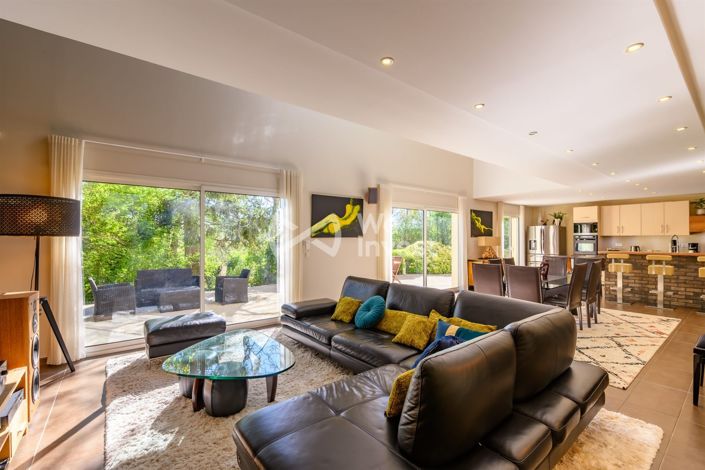 Image No.5-4 Bed Property for sale