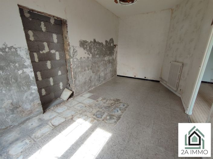Image No.5-2 Bed House for sale