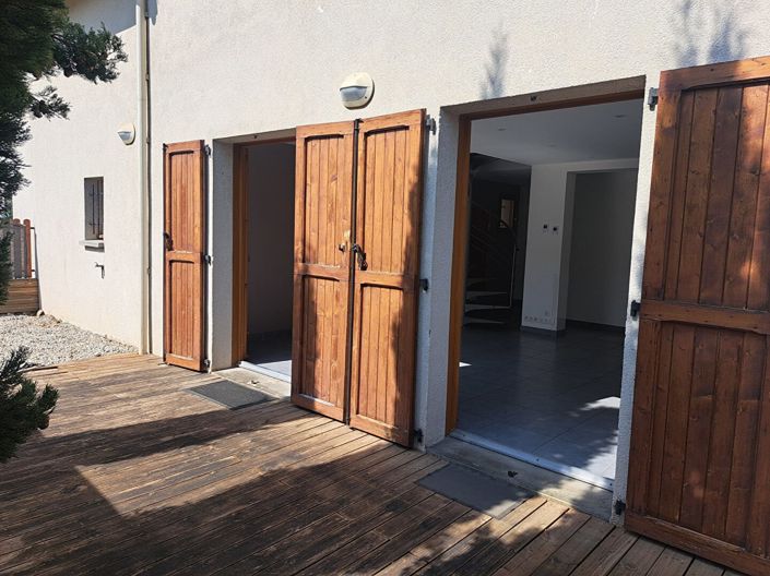 Image No.10-3 Bed House for sale