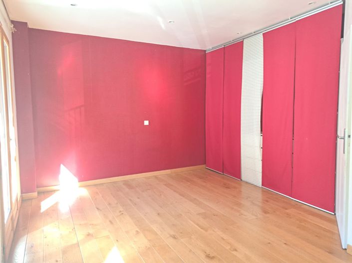 Image No.11-3 Bed House for sale