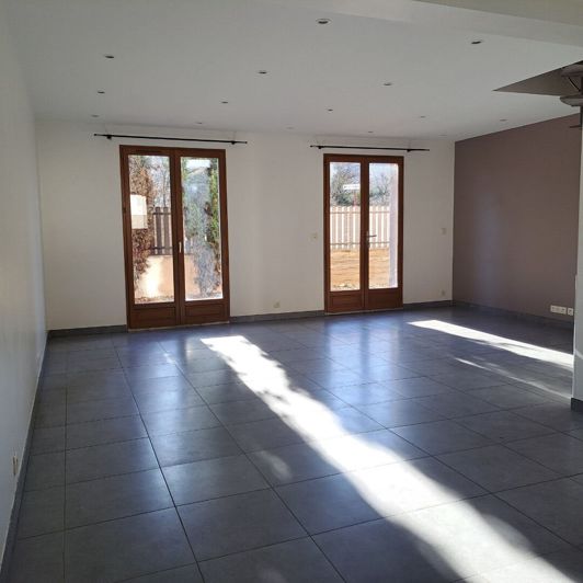 Image No.17-3 Bed House for sale