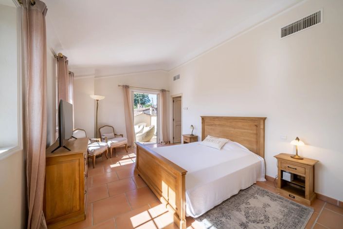 Image No.16-5 Bed House for sale