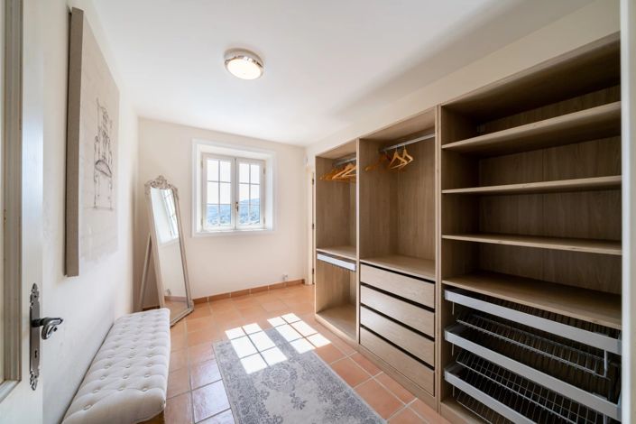 Image No.17-5 Bed House for sale