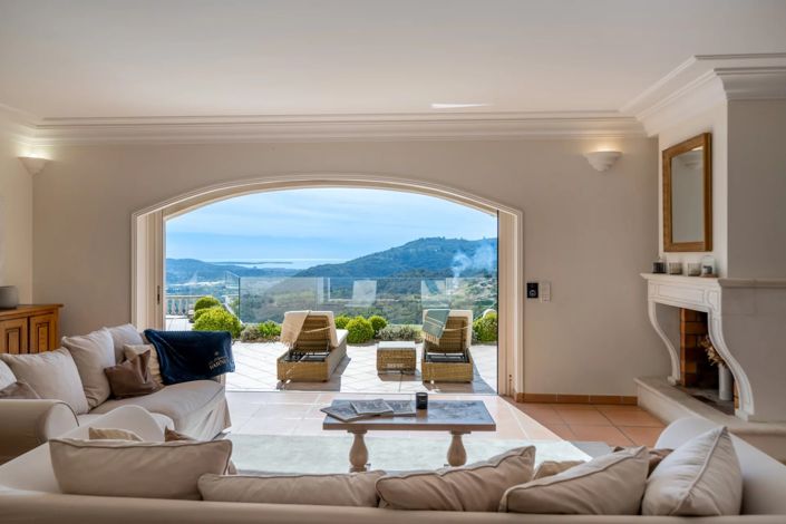 Image No.2-5 Bed House for sale