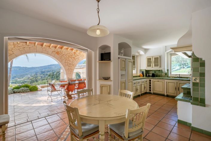 Image No.5-5 Bed House for sale
