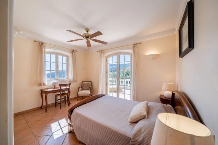 Image No.7-5 Bed House for sale