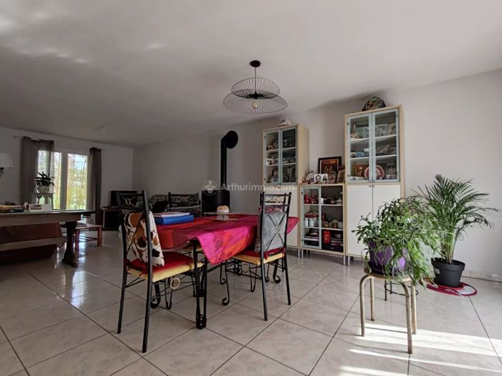 Image No.6-3 Bed House for sale