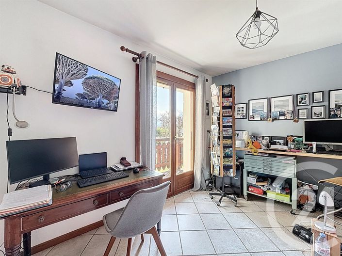 Image No.11-3 Bed House for sale