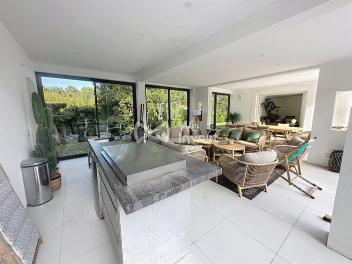 Image No.2-4 Bed House for sale