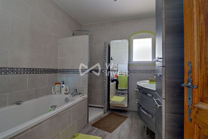 Image No.10-4 Bed House for sale