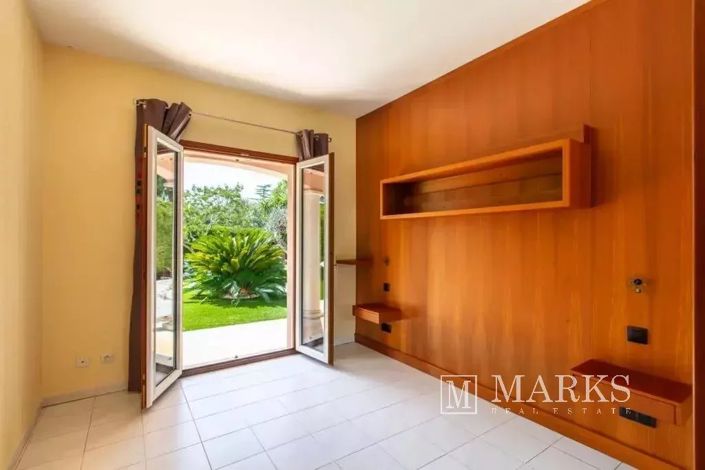 Image No.19-5 Bed House for sale