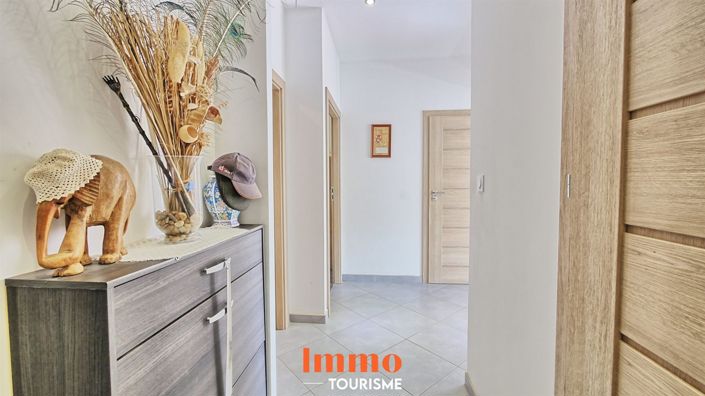 Image No.19-11 Bed House for sale