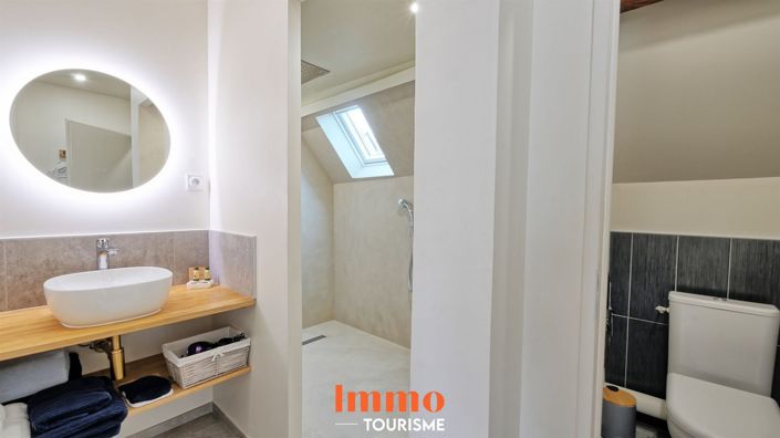 Image No.8-5 Bed House for sale