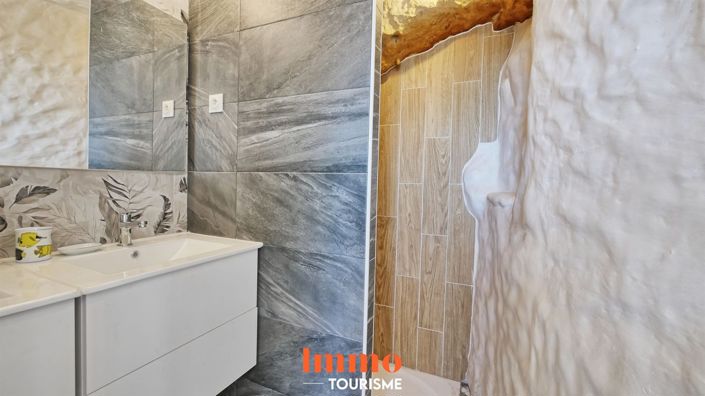 Image No.18-7 Bed House for sale