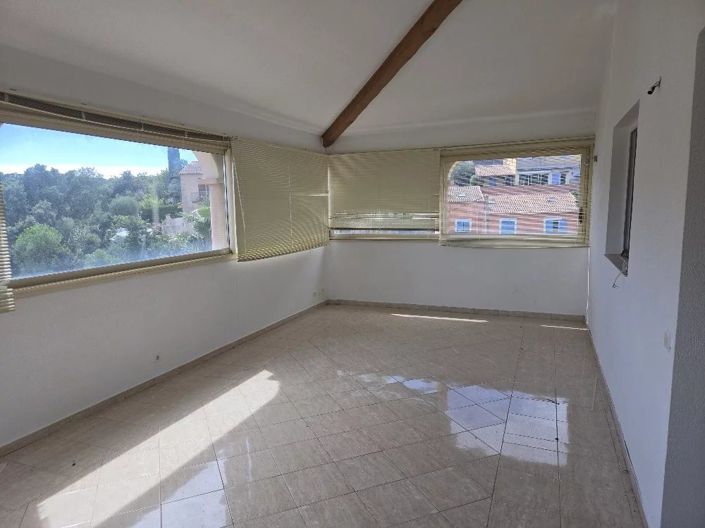 Image No.9-House for sale