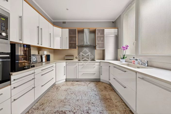 Image No.8-5 Bed Apartment for sale