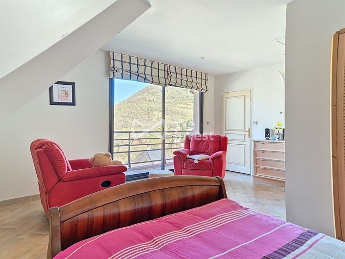 Image No.12-4 Bed House for sale