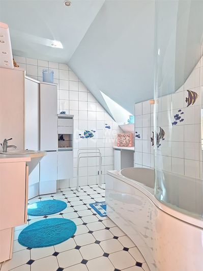 Image No.17-4 Bed House for sale