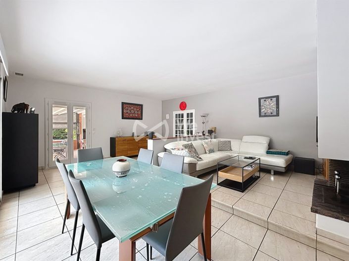 Image No.6-4 Bed House for sale