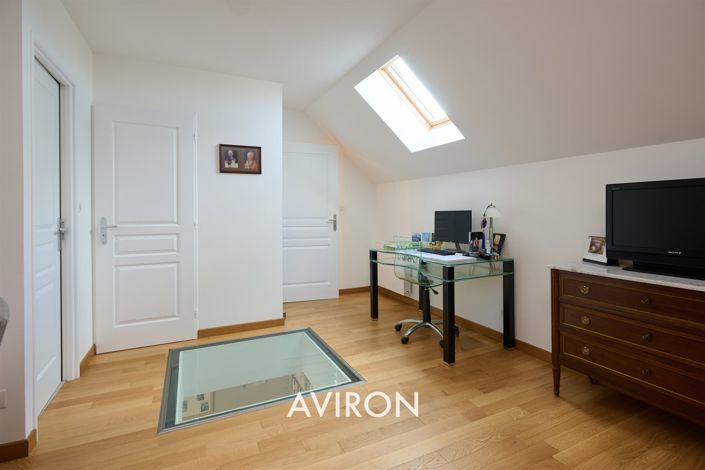 Image No.4-4 Bed House for sale