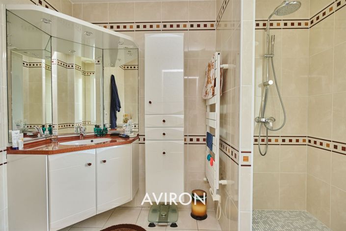 Image No.8-4 Bed House for sale