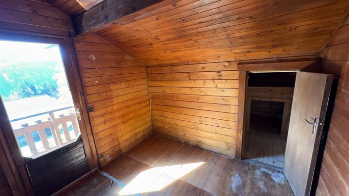 Image No.8-5 Bed House for sale