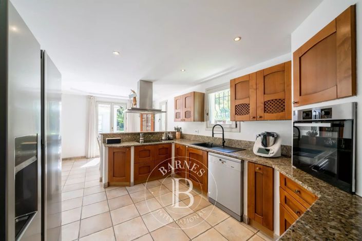 Image No.10-7 Bed House for sale