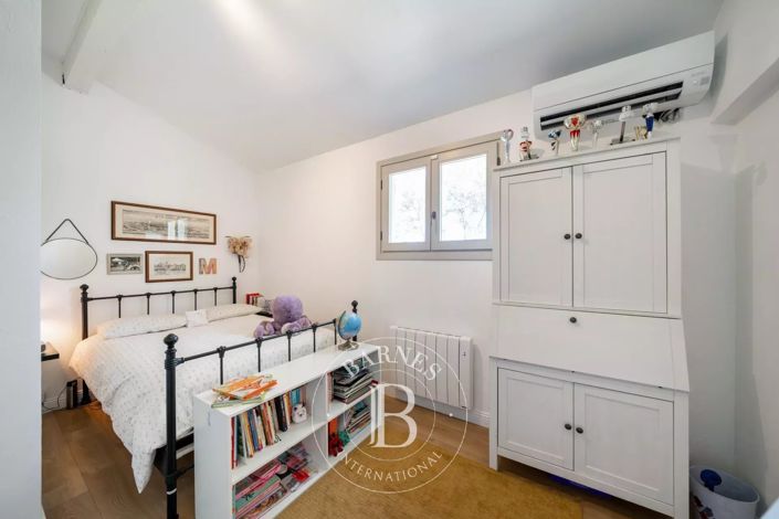 Image No.12-7 Bed House for sale