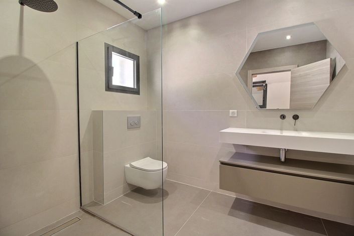 Image No.11-5 Bed House for sale