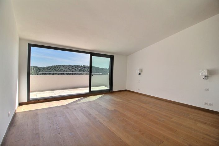 Image No.24-5 Bed House for sale